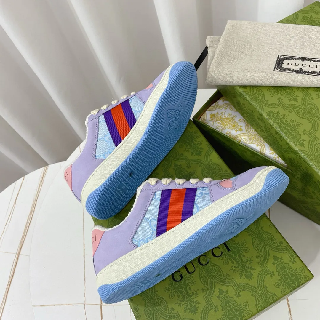 Ex-factory price: 540💰 GUCCI Gucci's newly upgraded back cover lining, top-notch old dirty shoes, classic casual sports shoes for couples, retro sneakers and old G family dirty shoes, updated at the counter simultaneously! ①The shoe upper has the same water-based edge coating process as the original version⚠️The ordinary oil edges on the market have a strong glue feel and are easy to fall off! Grade A first-layer nubuck leather (with pores)/matching computer embroidered double G cloth, high-density terry velvet lining. ② A PVC transparent small round mark sealing line is added to the details of the midsole. The mold is opened six times and the jewelry craftsmanship is used to customize the two-color double G buckle, striving to be the same as the original version. A pair of buttons is more than three times more expensive than ordinary buckles on the market. ③An old two-color washable label, the chip is placed on the outer waist of the right foot, the entire shoe is completely hollowed out with rubber technology, TUP material (rubber to distinguish the market) with the latest green packaging from the counter, 3D printed handbag, and a pair of shoelaces. There is no pressure when entering and exiting the counter. You can buy a 1:1 accurate replica of the original version and modify and upgrade it repeatedly. The details are perfectly restored, the materials are all customized, and they are truly top-notch. Please look at the details clearly to identify the quality. Upper: First-layer frosted cowhide/embroidered double G cloth. Lining: original high-density velvet lining. Foot pads: original pearlescent sheepskin. Outsole: private molded vacuum TPU material. Packaging: original top-grade full set packaging at the counter. Shoe size: women's size 35-40, men's size 39-44 (men's size 38, 45🉑️customized, non-returnable)